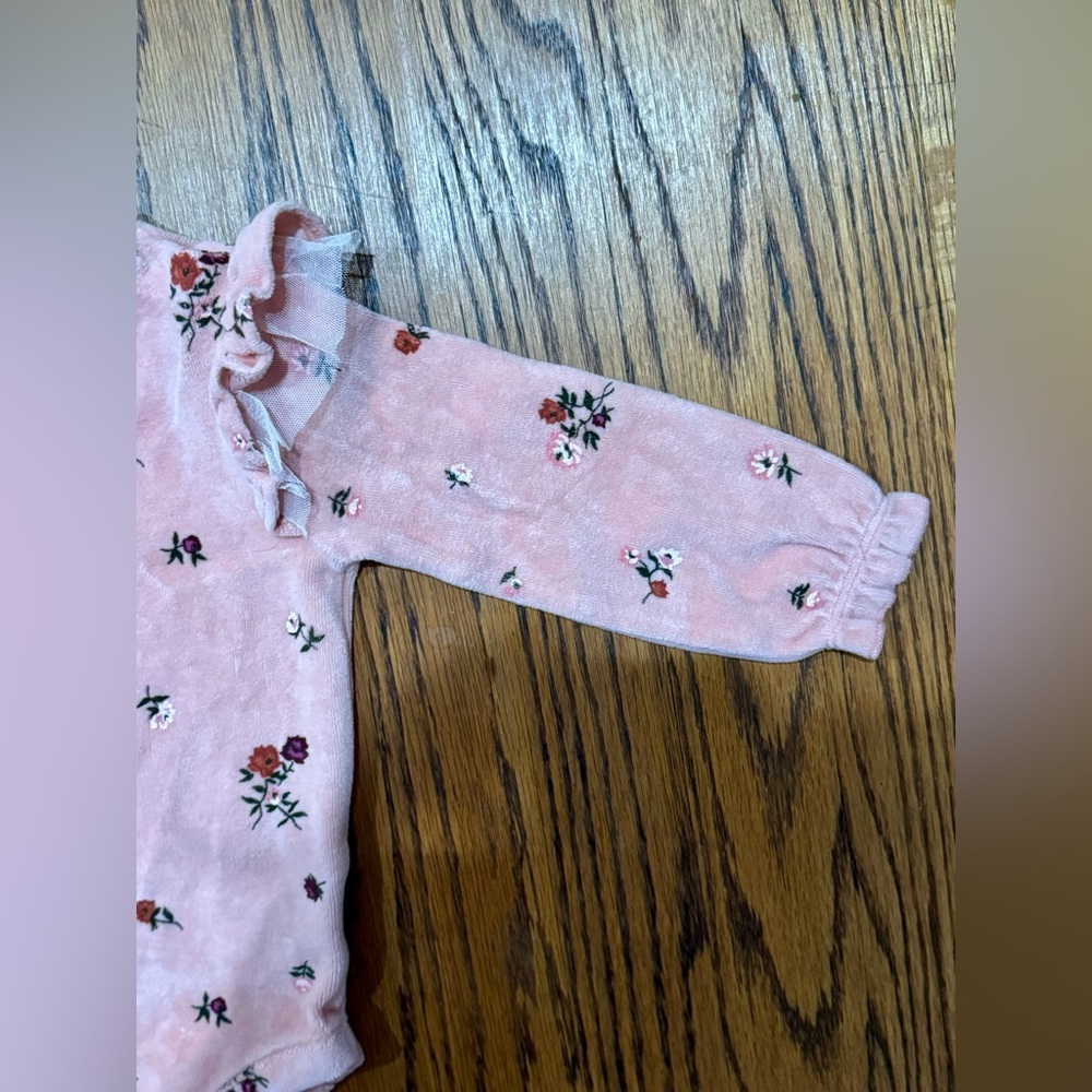 Textured Floral Onesie (12m) - Picture 5 of 5